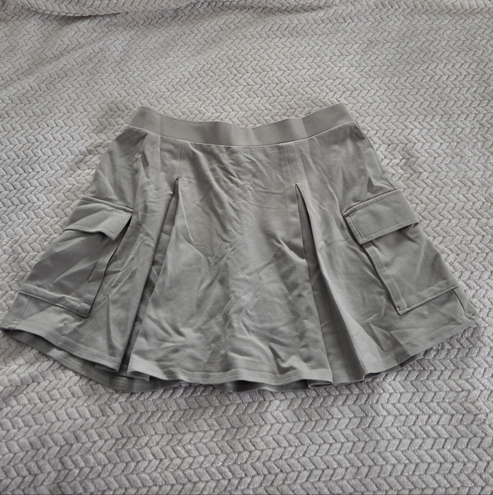 Pleated Cargo Pocket Skort in Khaki